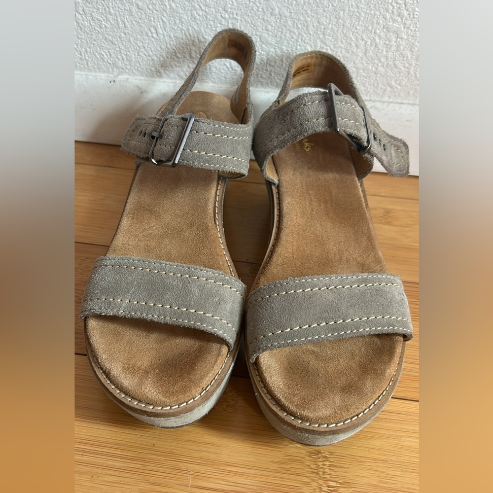 Clarks Gray Suede Wedge Sandals size 8 - Picture 2 of 5